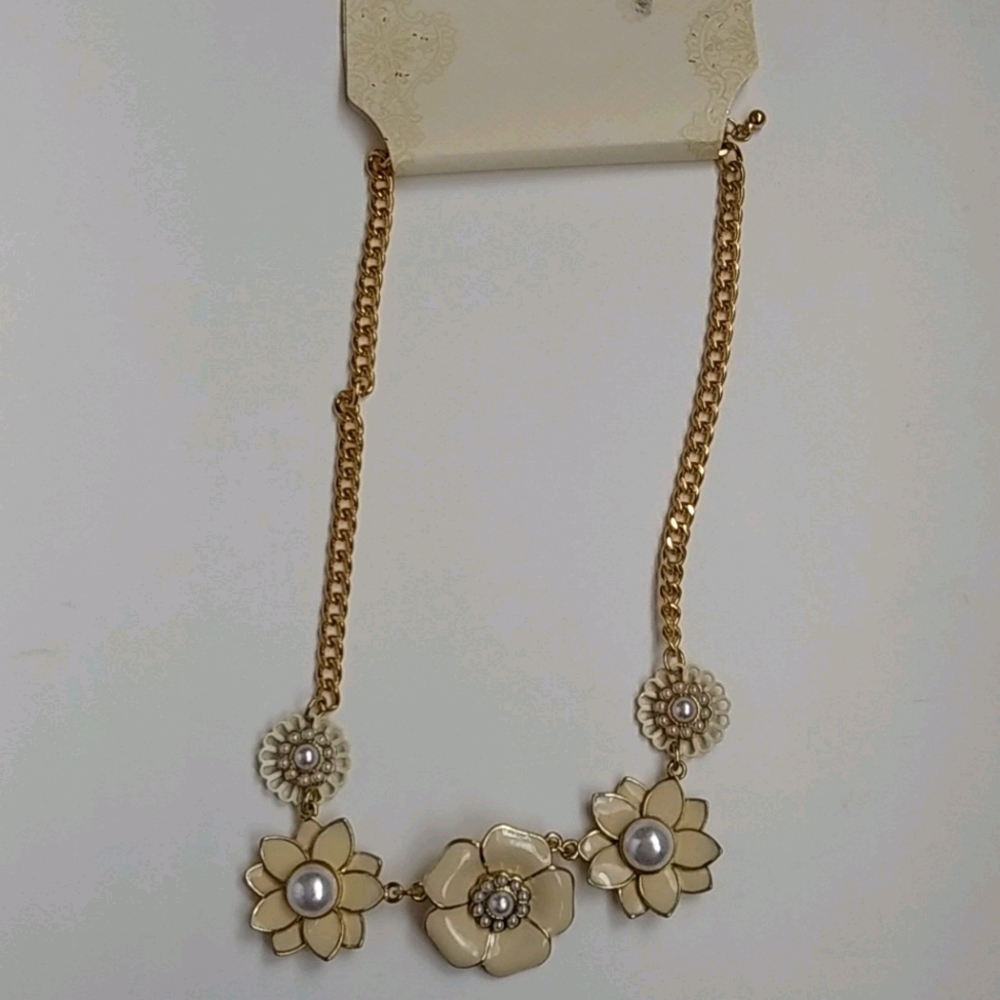 🌹 Floral Enamel Gold Chain Necklace
